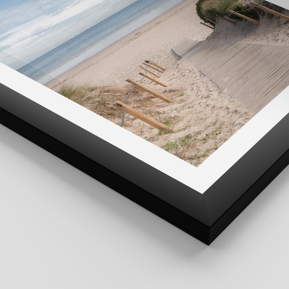 Plakat w ramie 50x70 - Plażowy pomost - plaża, pomost - rama czarna