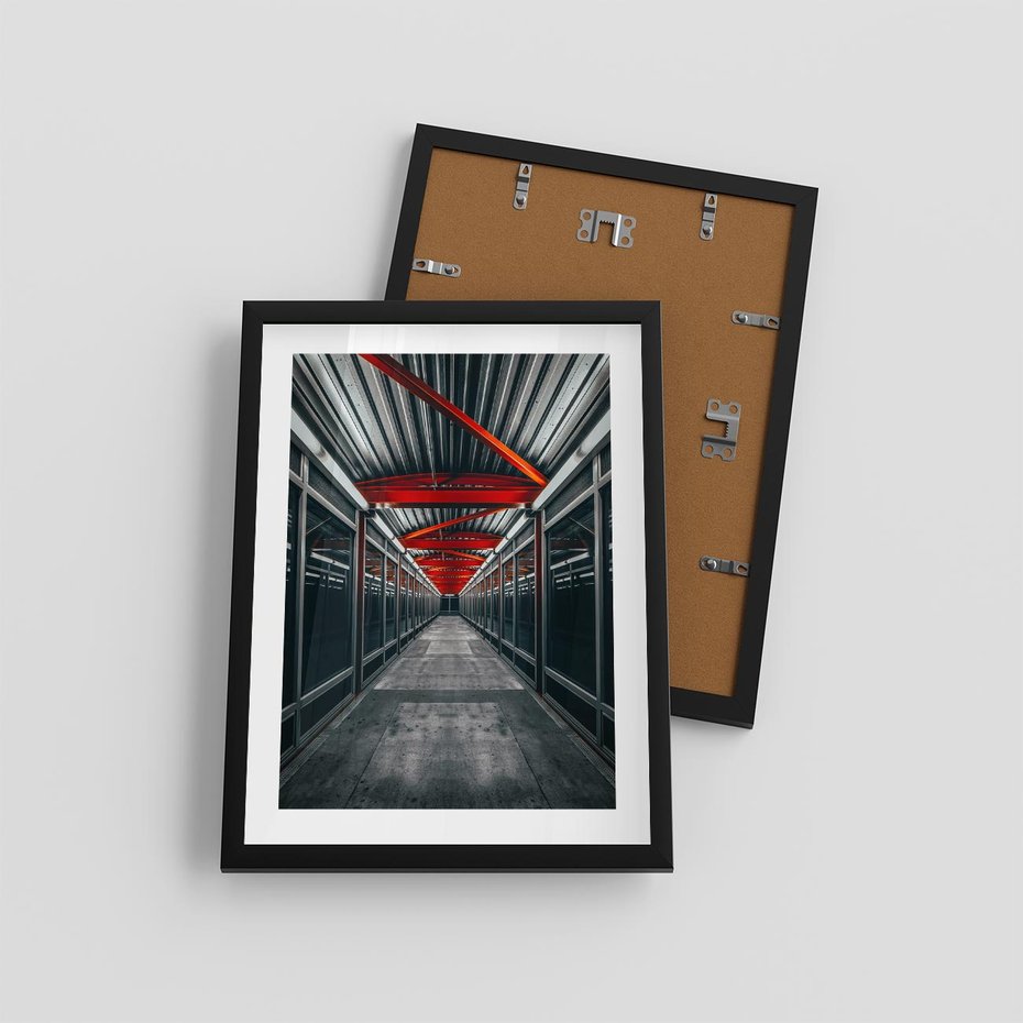 Plakat w ramie 30x40 - Nieskończoność Przestrzeni - korytarz, perspektywa - rama czarna