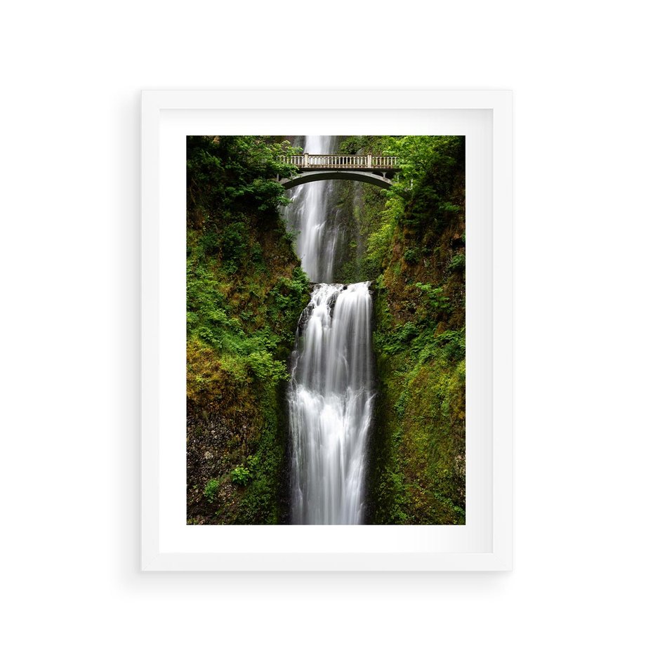 Plakat w ramie 30x40 - Siła i Urok Natury - wodospad, las - rama biała