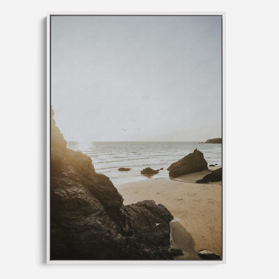 Obraz w ramie 50x70 - Magia Wieczornego Spokoju - plaża, zachód - rama biała