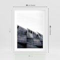 Plakat w ramie 30x40 - Surowa Elegancja Architektury - architektura, surowe formy - rama biała