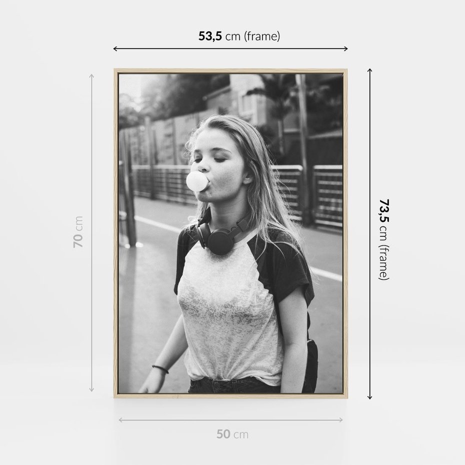 Obraz w ramie 50x70 - Letnia Młodość - nowoczesna fotografia, czarno biała - rama drewno