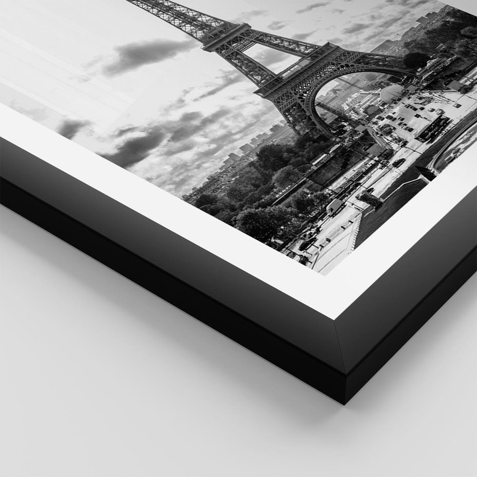 Plakat w ramie 40x50 - Wieża Eiffla - czarno białe zdjecie, wieża eiffla - rama czarna