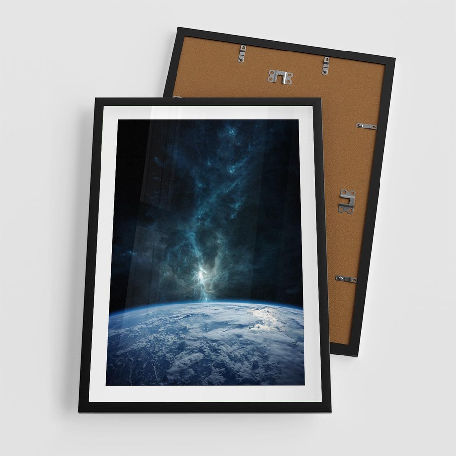 Plakat w ramie 50x70 - Wędrówka przez galaktyki - ziemia, kosmos - rama czarna