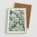 Plakat w ramie 50x70 - Liście w Jasnych Odcieniach Zielonego - liście, jasna zieleń fotografia - rama drewno