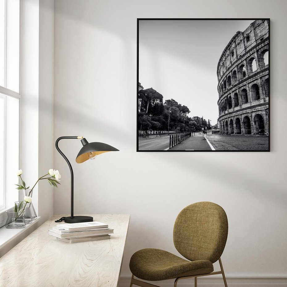 Obraz w ramie 50x50 - Echa Historii - czarno biała fotografia, koloseum - rama czarna