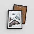 Plakat w ramie 30x40 - Domek w Górach w Białym Odcieniu - zima, domek w górach - rama czarna