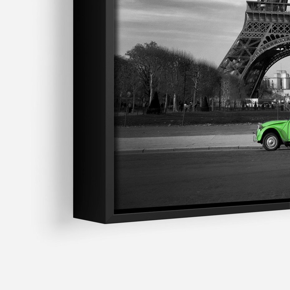 Obraz w ramie 70x100 - Paryskie Romantyczne Spotkanie - Eiffla, samochód - rama czarna