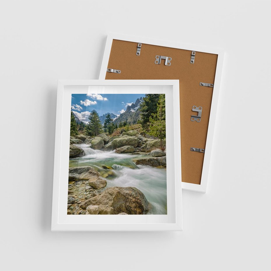 Plakat w ramie 40x50 - Górski strumyk w harmonii - strumyk, górski - rama biała