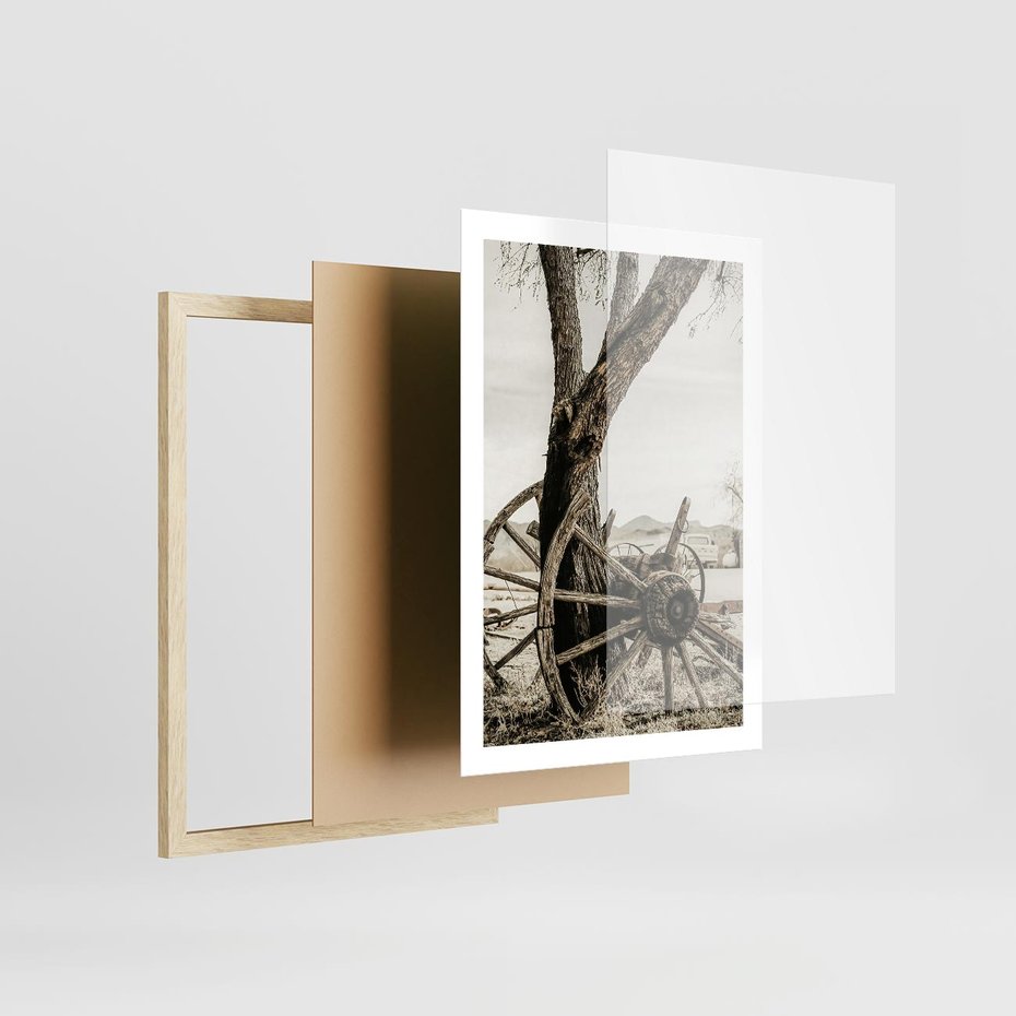 Plakat w ramie 50x70 - Rustykalna Tradycja - koło starego wozu, rustykalny styl - rama drewno