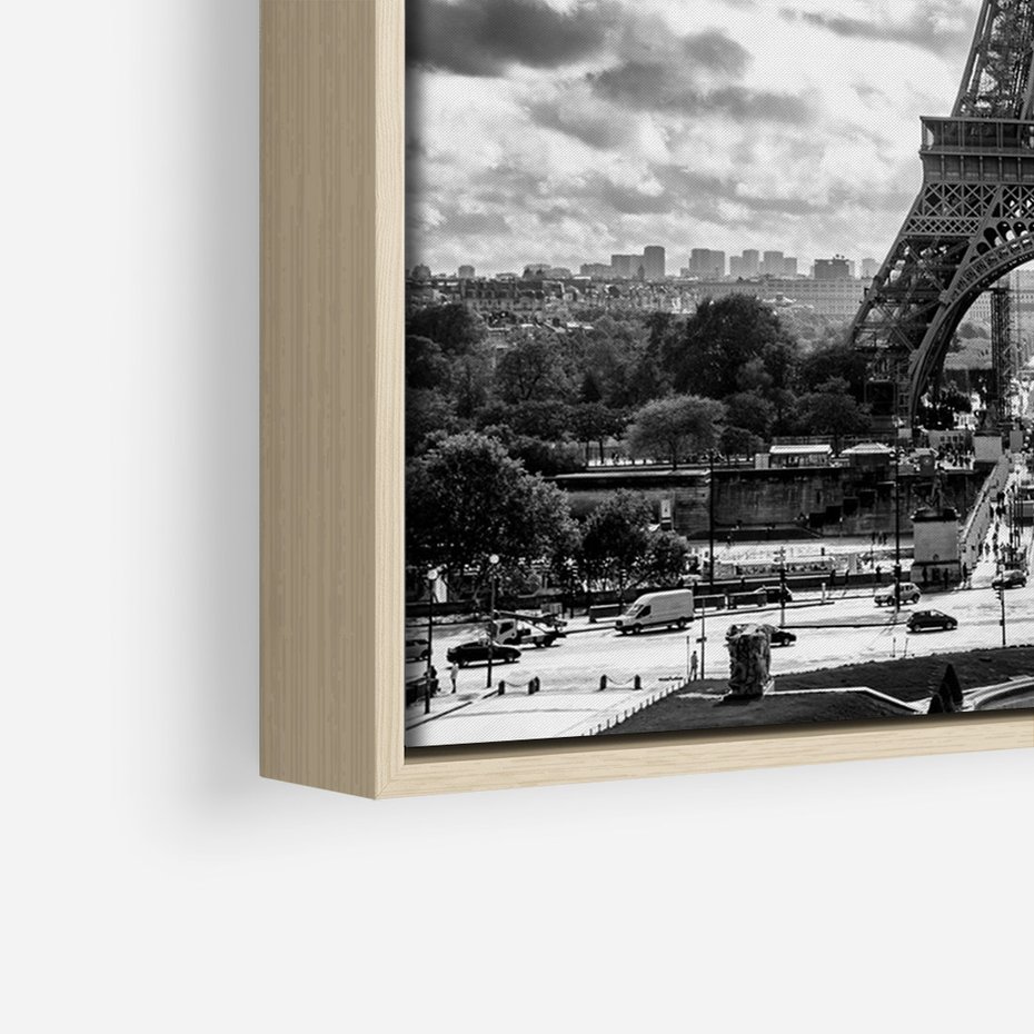 Obraz w ramie 70x100 - Wieża Eiffla - czarno białe zdjecie, wieża eiffla - rama drewno