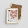 Plakat w ramie 30x40 - Piękno manicure - manicure, paznokcie - rama drewno