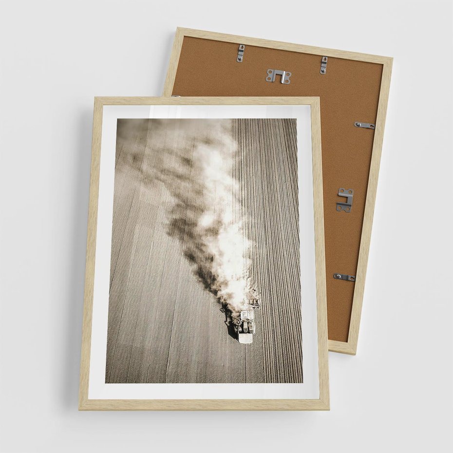 Plakat w ramie 50x70 - Żniwa na Wsi - pole, traktor na polu - rama drewno