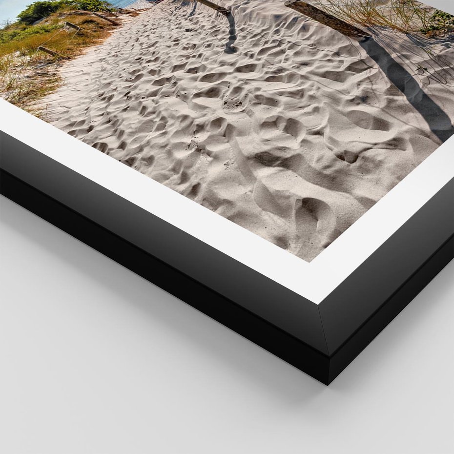 Plakat w ramie 30x40 - Mewy nad Morzem - plaża, mewy - rama czarna