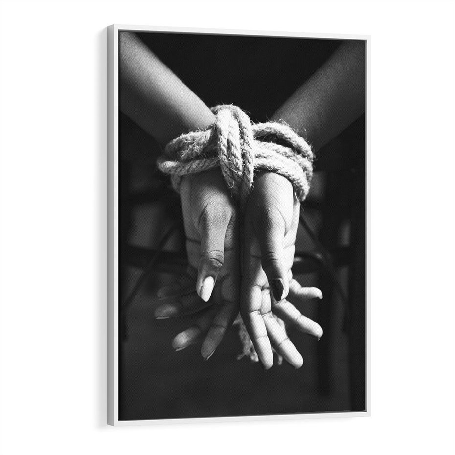 Obraz w ramie 50x70 - Splątane Uczucia - czarno biała fotografia, artystyczna - rama biała