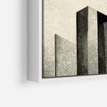 Obraz w ramie 70x100 - Mroczne Wieżowce - postarzana grafika, perspektywa budynków wieżowców - rama biała