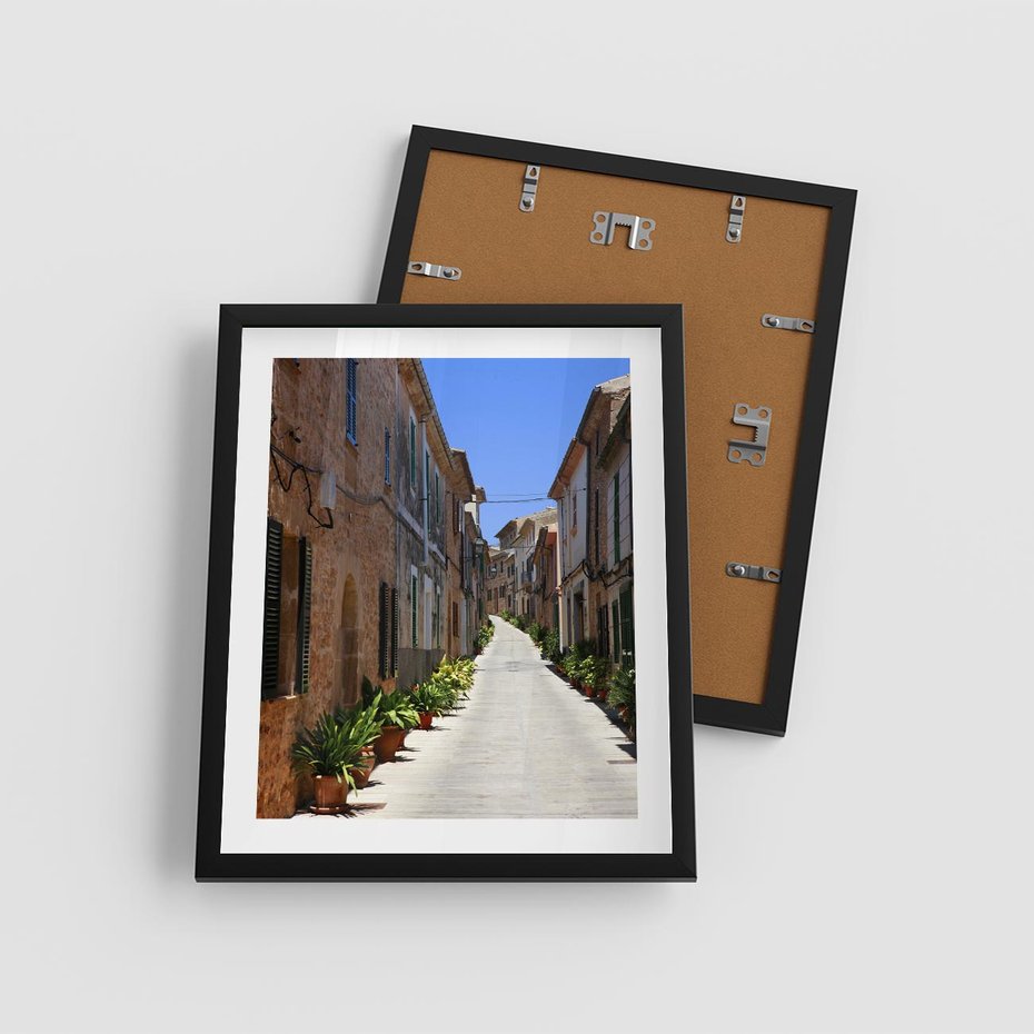 Plakat w ramie 40x50 - Urok uliczki: perspektywa miasta - uliczka, perspektywa - rama czarna
