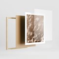 Plakat w ramie 40x50 - Abstrakcyjna Kompozycja: Cień na Ścianie - cień na ścianie, beżowe kolory - rama drewno