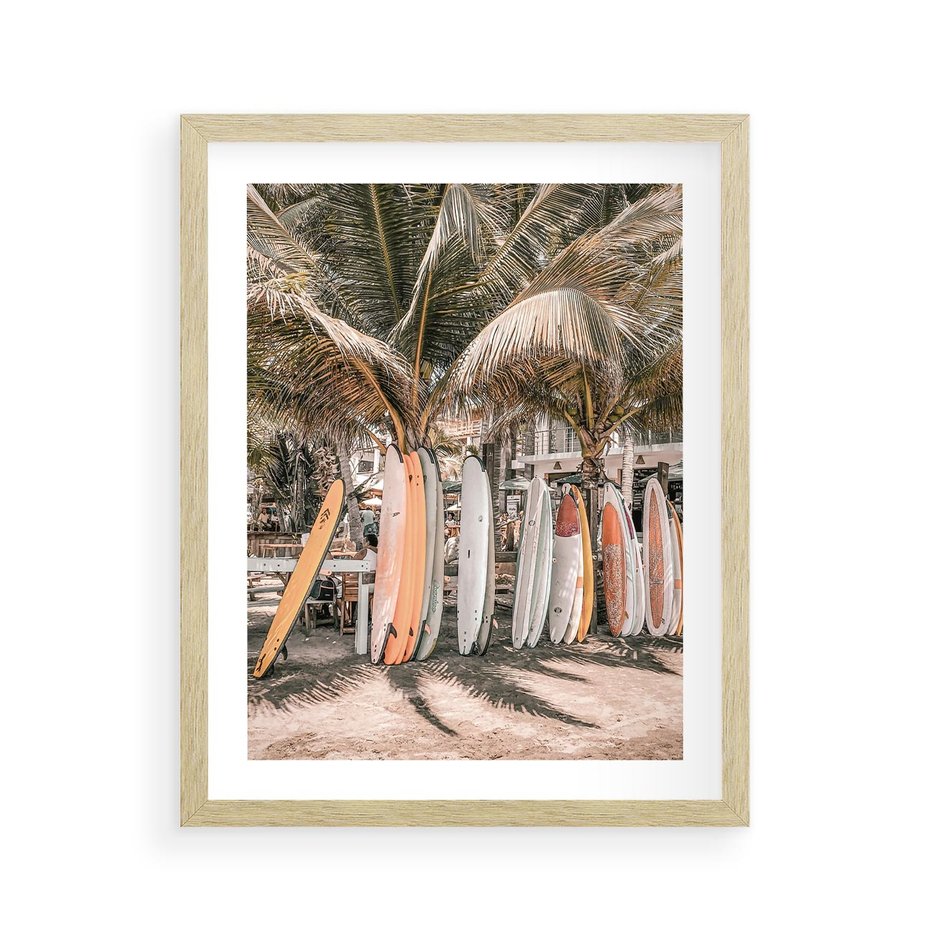 Plakat w ramie 40x50 - Surfingowy Raj - deski surfingowe, na plaży - rama drewno