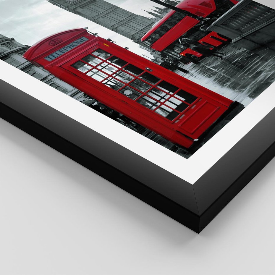 Plakat w ramie 40x50 - Uliczka z charakterystyczną budką w Londynie - Londyn, budka - rama czarna