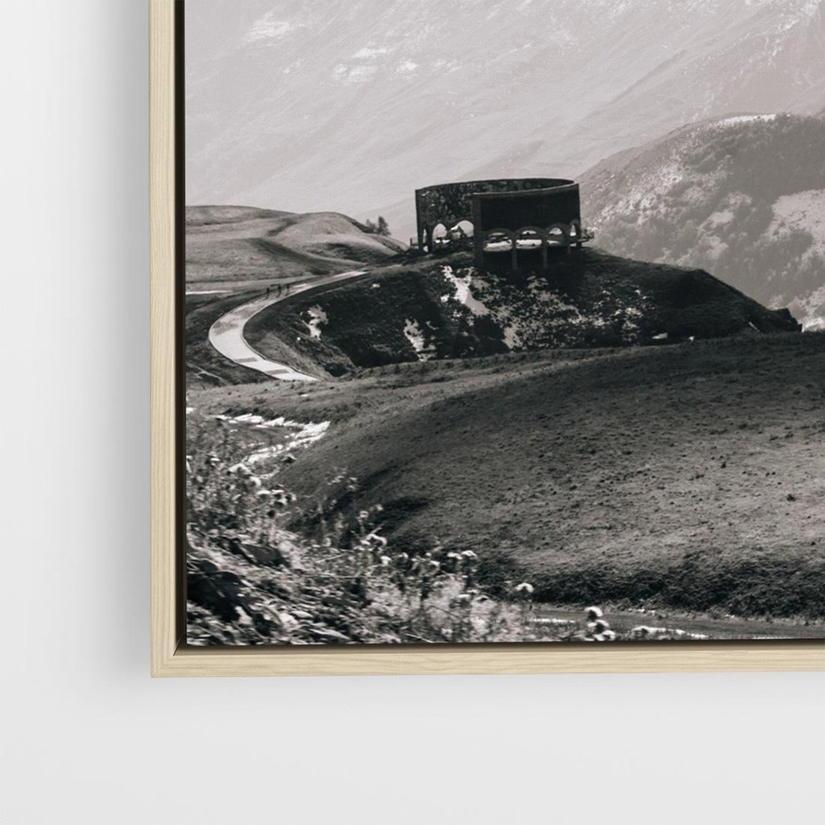 Obraz w ramie 50x50 - Wzgórza w Bieli - górski krajobraz, punkt widokowy - rama drewno