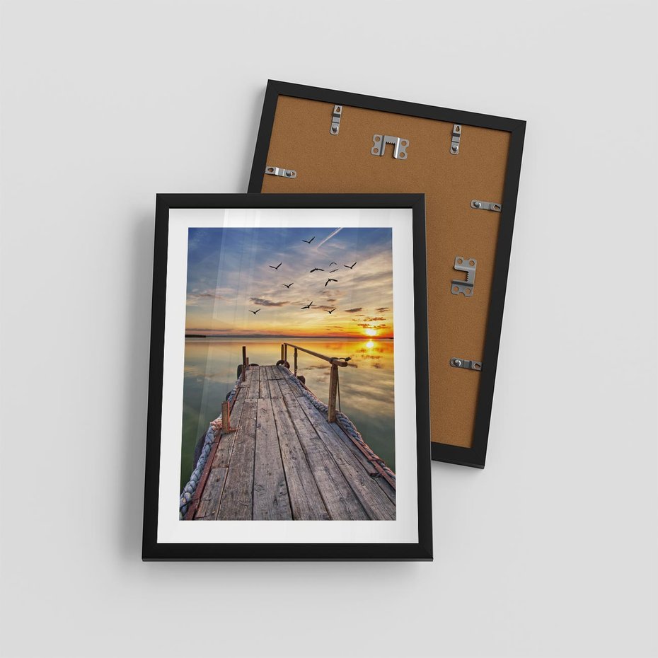 Plakat w ramie 30x40 - Spokojny pomost nad jeziorem - pomost, jezioro - rama czarna