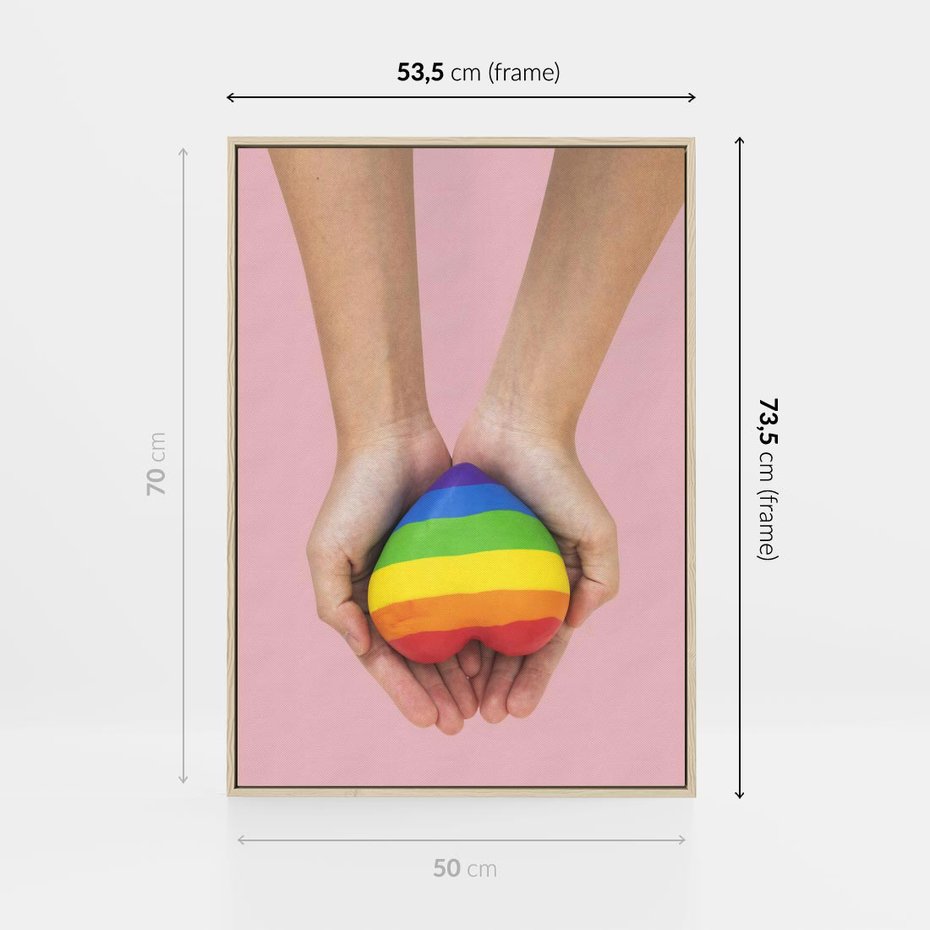Obraz w ramie 50x70 - Miłość na Dłoniach - zdjęcie, dłonie trzymają ulepione tęczowe serce - rama drewno