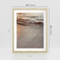 Plakat w ramie 40x50 - Spokój Morza: Fale na Plaży - fale, morze - rama drewno