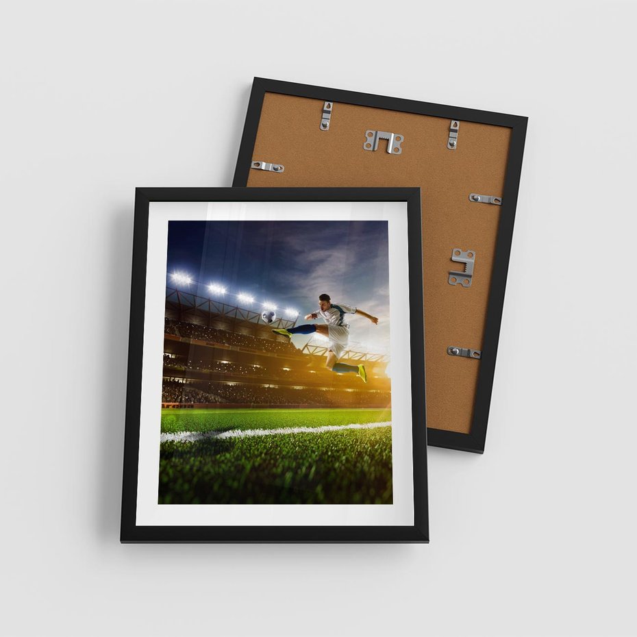 Plakat w ramie 40x50 - Gol! Magia piłki nożnej - gol, piłka - rama czarna
