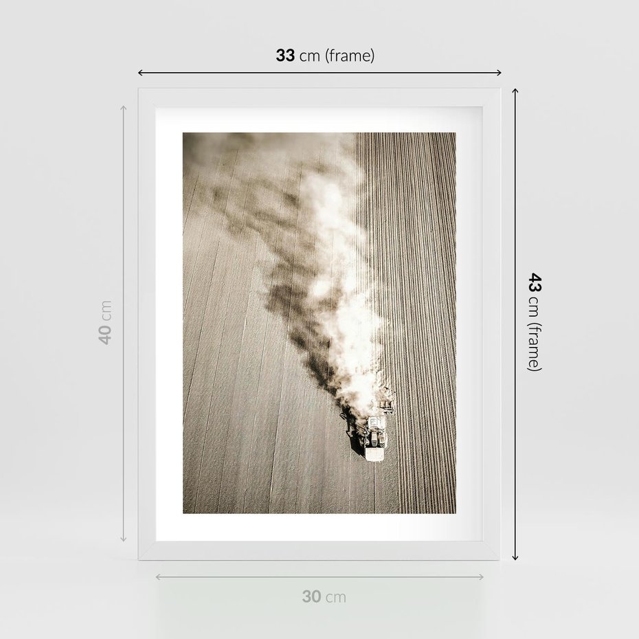 Plakat w ramie 30x40 - Żniwa na Wsi - pole, traktor na polu - rama biała