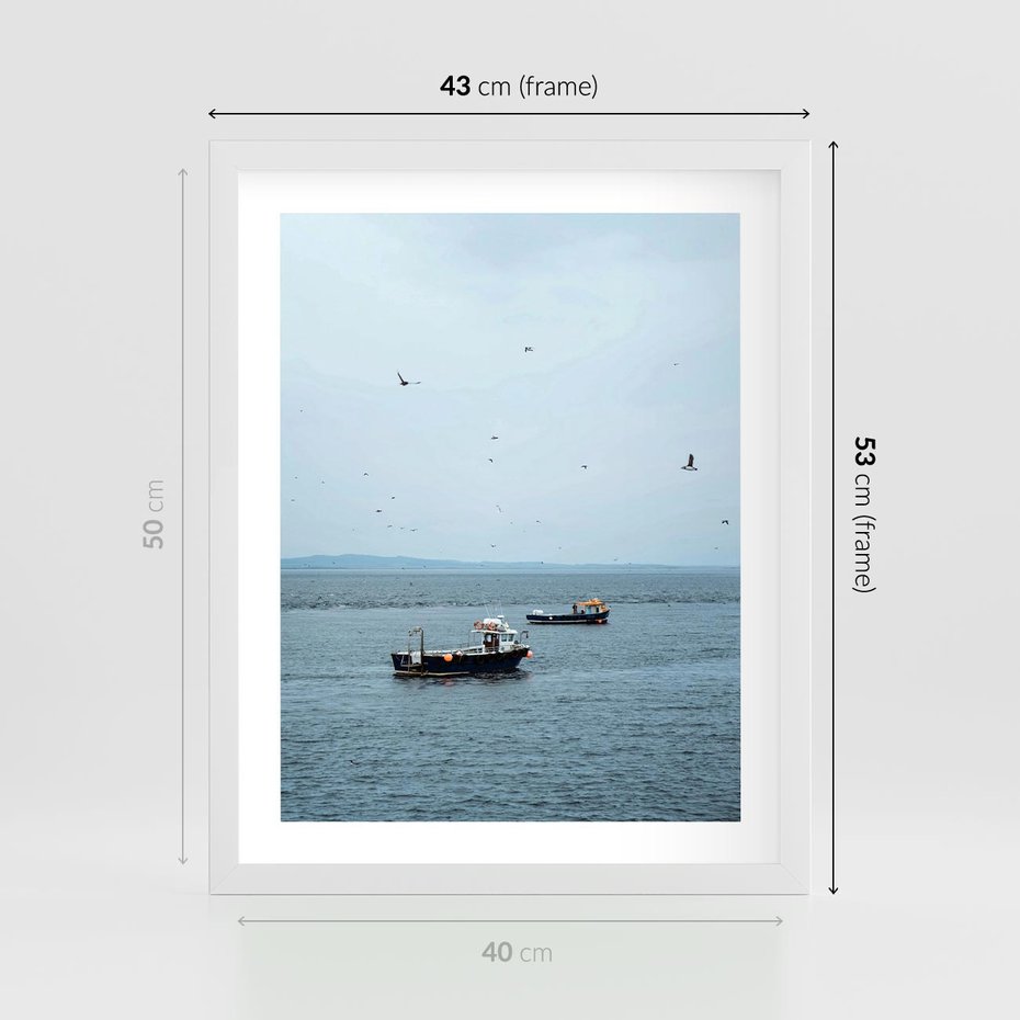 Plakat w ramie 40x50 - Rybacki Urok - morze, kutry rybackie - rama biała