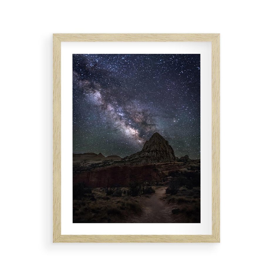 Plakat w ramie 40x50 - Gwiaździsta Noc na Pustyni - noc na pustyni, gwiździste niebo - rama drewno