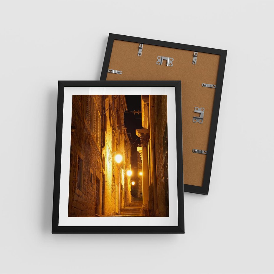 Plakat w ramie 40x50 - Miasto Pod Gwieździstym Niebem - uliczka, perspektywa - rama czarna