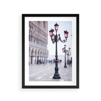 Plakat w ramie 50x70 - Przemijający urok miasta - miasto, uliczka - rama czarna