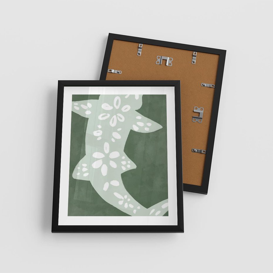 Plakat w ramie 40x50 - Migotliwe Wibracje Zieleni - zielony plakat, abstrakcja przypominająca rybę - rama czarna