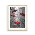 Plakat w ramie 30x40 - Parasole w malowniczej uliczce - parasole, uliczka - rama drewno