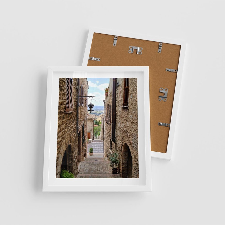 Plakat w ramie 40x50 - Perspektywa malowniczej uliczki - uliczka, perspektywa - rama biała