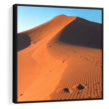 Obraz w ramie 50x50 - Piasek pustyni wędruje - pustynia, piasek - rama czarna