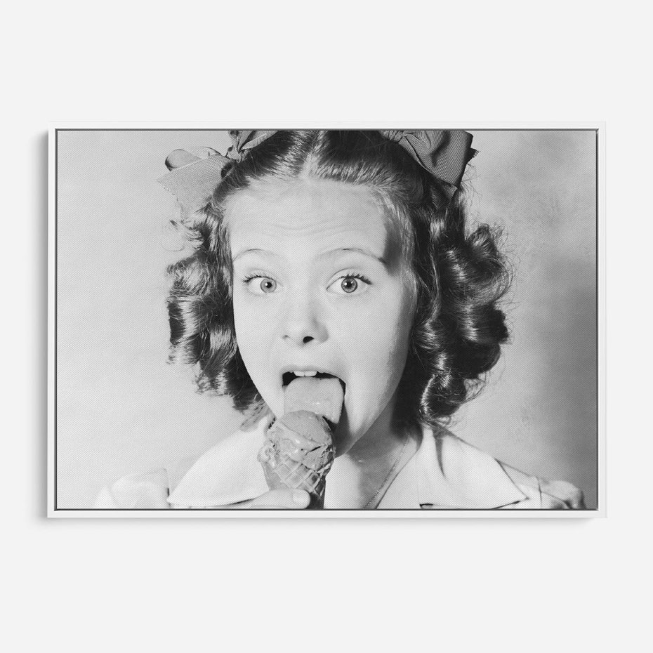 Obraz w ramie 120x80 - Pyszny Deser - retro zdjęcie, czarno białe - rama biała