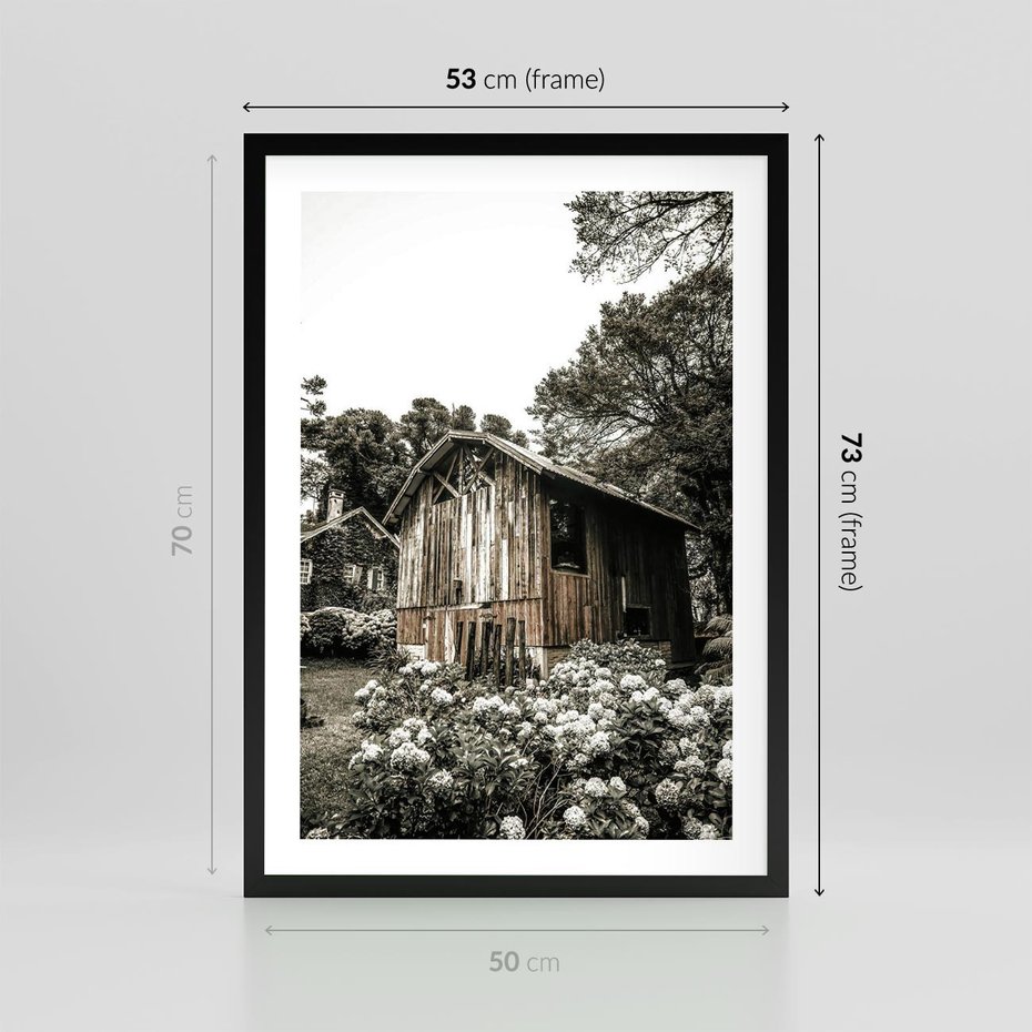 Plakat w ramie 50x70 - Oaza Uroku: Drewniana Chatka i Ogród - domek, ogród - rama czarna