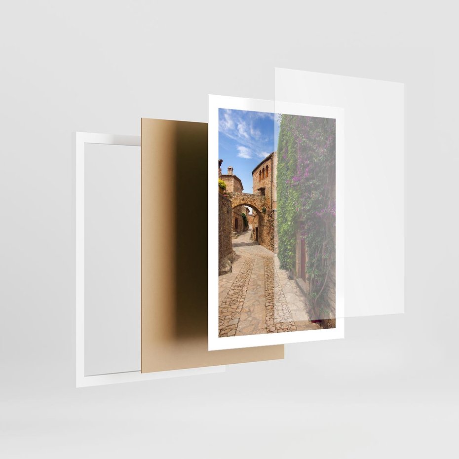 Plakat w ramie 50x70 - Uliczka pełna perspektywy i tajemnicy - uliczka, perspektywa - rama biała