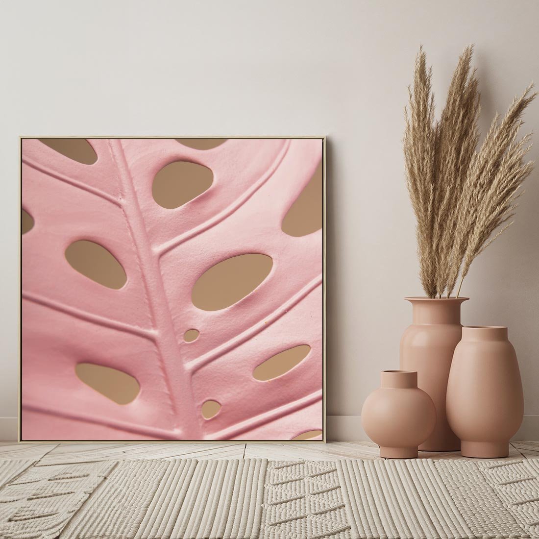Obraz w ramie 50x50 - Różowa monstera w pełnym rozkwicie - różowa, monstera - rama drewno