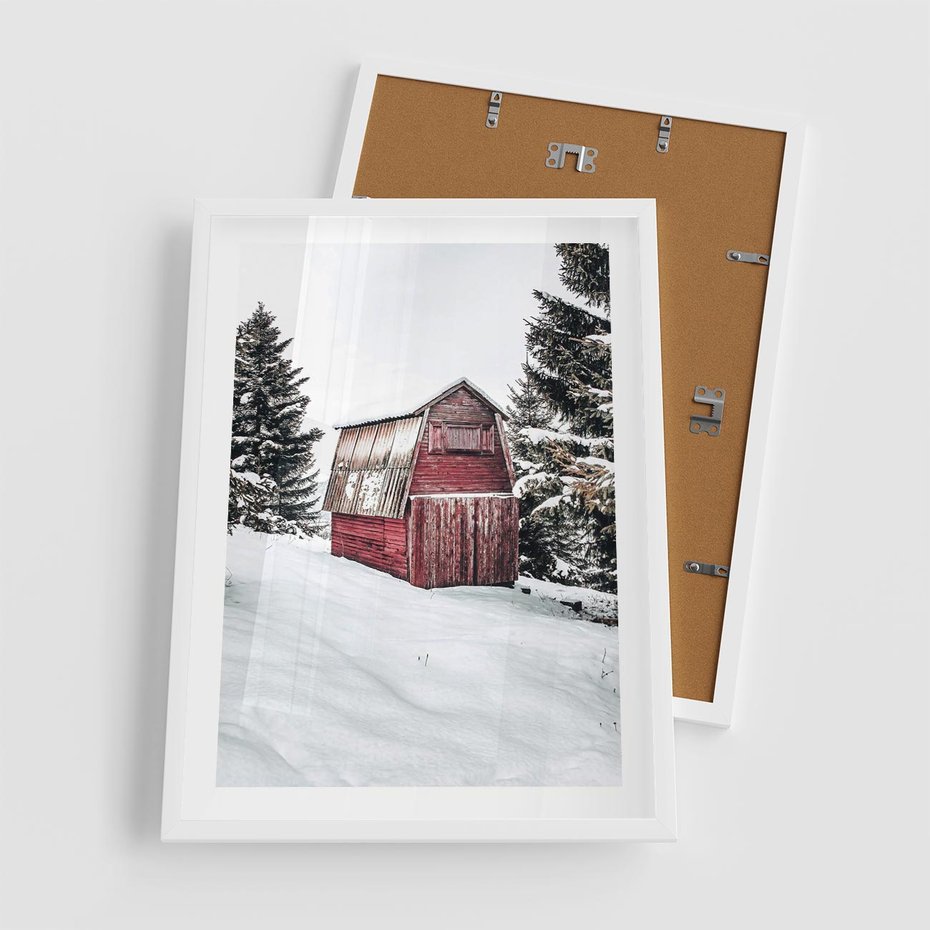 Plakat w ramie 50x70 - Domek w Śnieżnych Górach - domek, góry - rama biała