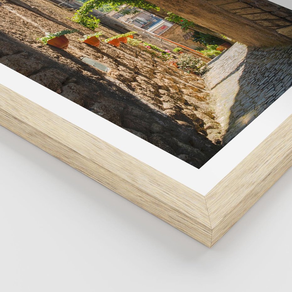 Plakat w ramie 50x70 - Włoska uliczka w perspektywie - Włochy, uliczka - rama drewno