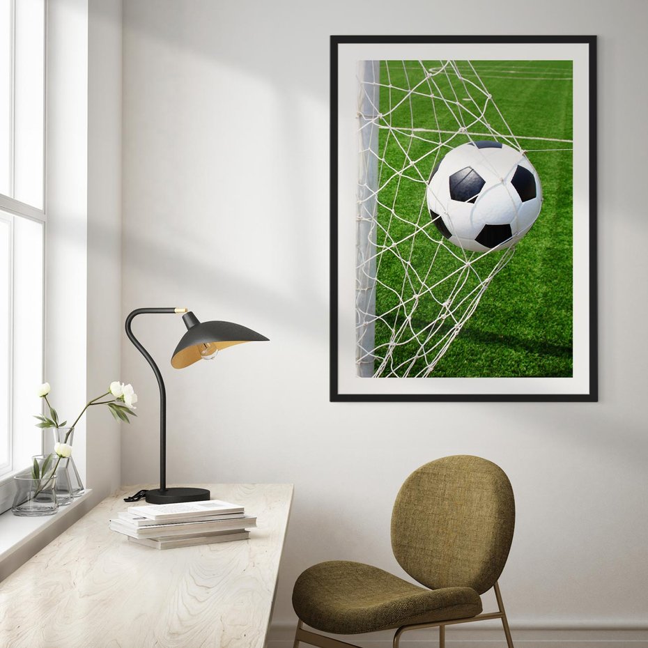 Plakat w ramie 50x70 - Namiętność Piłki i Gola - piłka nożna, gol - rama czarna