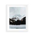 Plakat w ramie 40x50 - W Cieniu Śnieżnych Szczytów - górski krajobraz, zima - rama biała