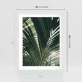 Plakat w ramie 40x50 - Tropikalne Uroki: Palmy i Zielone Liście - palmy, zielone liście - rama biała