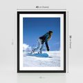 Plakat w ramie 40x50 - Snowboard na zimowych zboczach - snowboard, zima - rama czarna