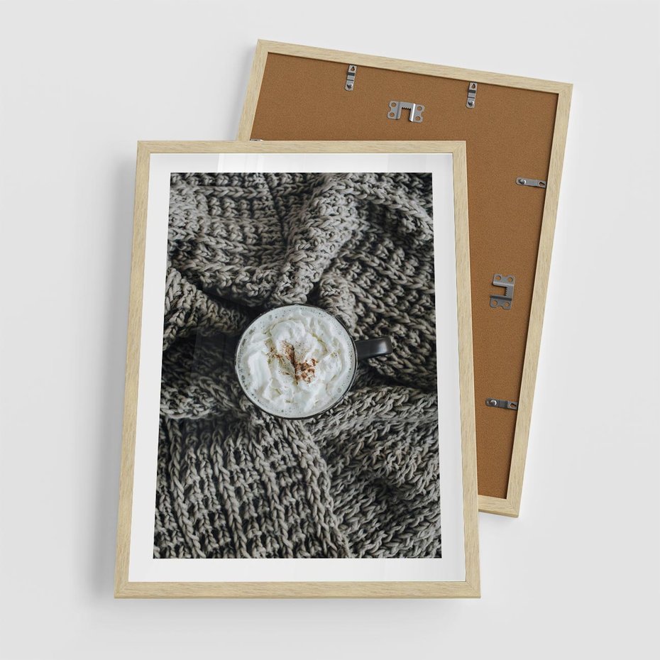 Plakat w ramie 50x70 - Relaks z Kawą i Kocem - ciepły wełniany koc, kawa z bitą śmietaną - rama drewno