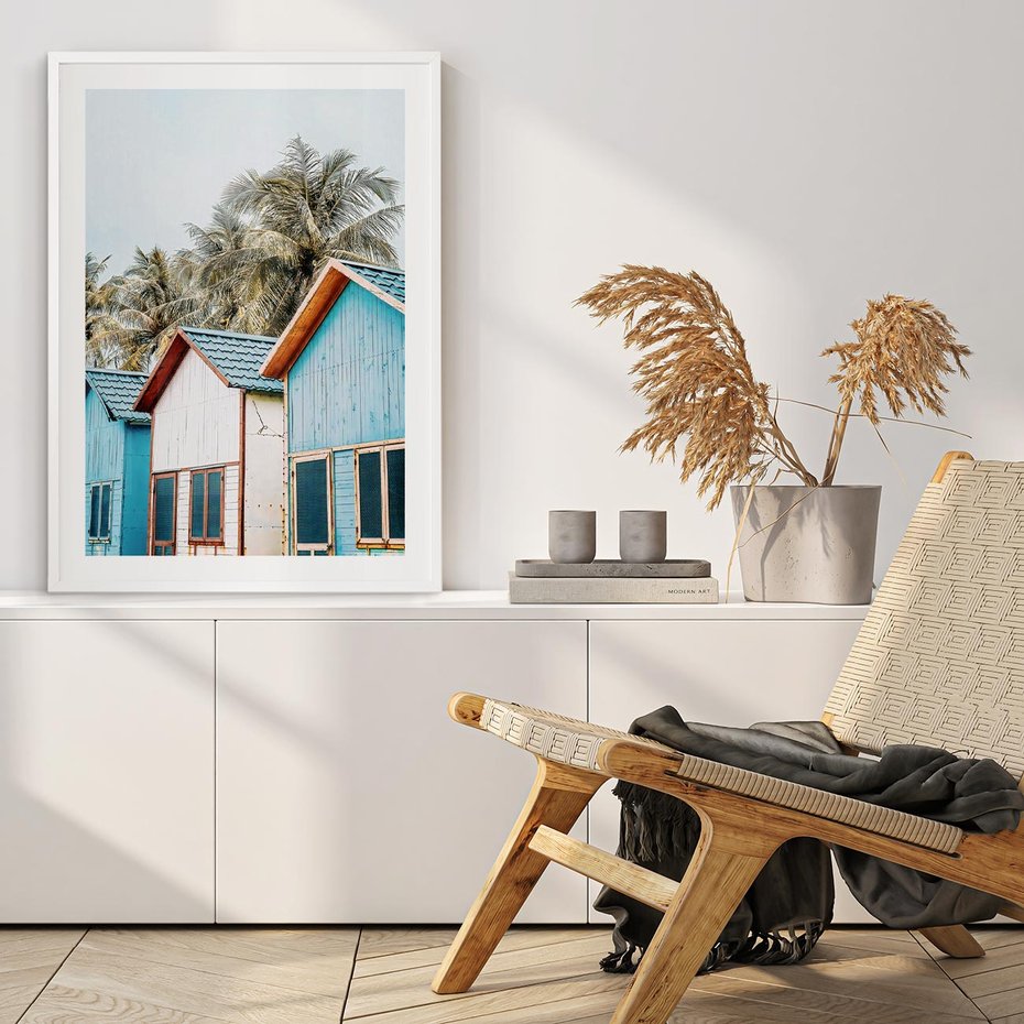 Plakat w ramie 40x50 - Rajskie Wakacje - domki na plaży, błękitne domki - rama biała